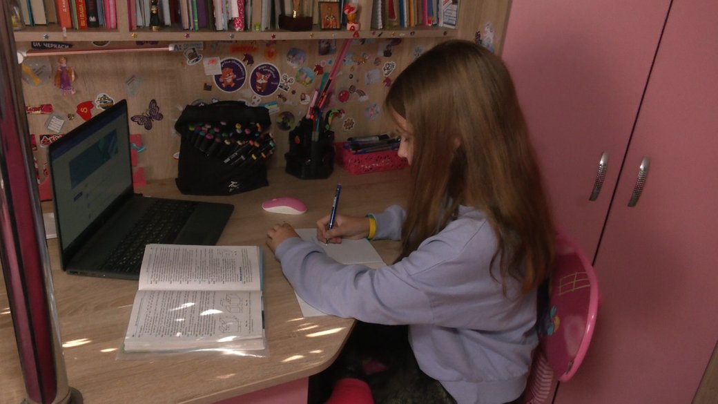 На понад 64% перевищений епідпоріг — чи переведуть черкаські школи в онлайн